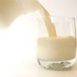 Το γάλα σβήνει καλύτερα τη δίψα των παιδιών