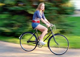 Το ποδήλατο αδυνατίζει τις γυναίκες